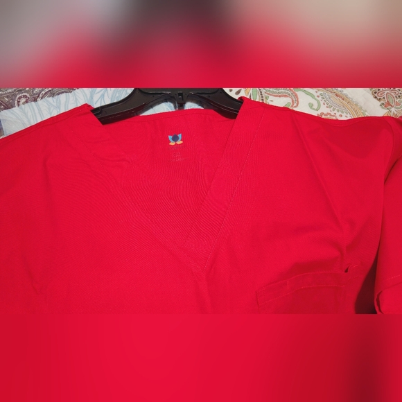 Red Unisex scrubs set - Picture 6 of 12